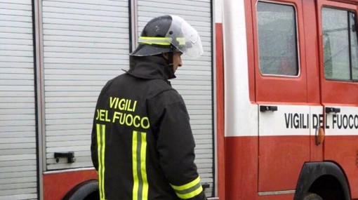 Incendio a Neirone nella notte: bosco distrutto, un'abitazione salvata dai vigili del fuoco Incendio a Neirone nella notte: bosco distrutto, un'abitazione salvata dai vigili del fuoco