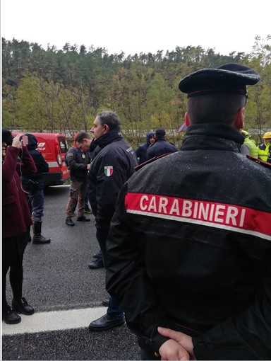 Crollo viadotto, auto in transito durante il crollo? "Si cercano riscontri"