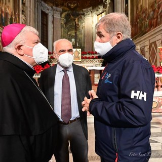 Basilica dell'Annunziata, l'arcivescovo Tasca e il Sindaco di Genova Bucci incontrano il 25 dicembre 220 persone senza dimora