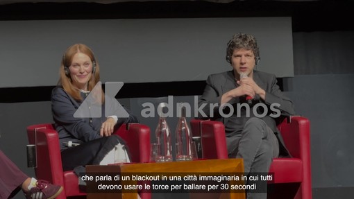 Jesse Eisenberg: "Elezioni Midterm Usa? Sono a disagio a parlarne" Jesse Eisenberg: "Elezioni Midterm Usa? Sono a disagio a parlarne"