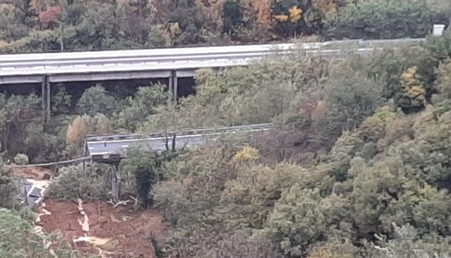 Prime dichiarazioni di Toti dopo il crollo sulla A6: "Potenzieremo l'ospedale cairese e i collegamenti con i presidi sanitari del Piemonte" (VIDEOintervista) Prime dichiarazioni di Toti dopo il crollo sulla A6: "Potenzieremo l'ospedale cairese e i collegamenti con i presidi sanitari del Piemonte" (VIDEOintervista)
