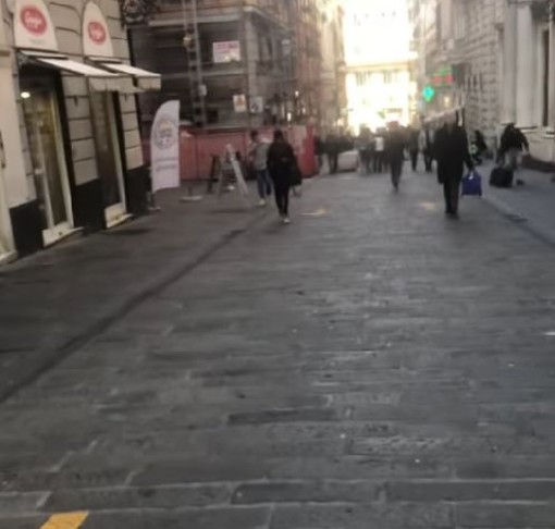 Artisti di strada, il video ironico di Aldo De Scalzi in via San Lorenzo: "Chissà dove li hanno messi" Artisti di strada, il video ironico di Aldo De Scalzi in via San Lorenzo: "Chissà dove li hanno messi"