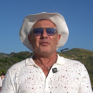 Gianfranco Molino al Rito della Luce a Fiumara d'Arte: "Il punto solstiziale della "Piramide - 38° parallelo" trovato grazie allo sportello di una 500" Gianfranco Molino al Rito della Luce a Fiumara d'Arte: "Il punto solstiziale della "Piramide - 38° parallelo" trovato grazie allo sportello di una 500"
