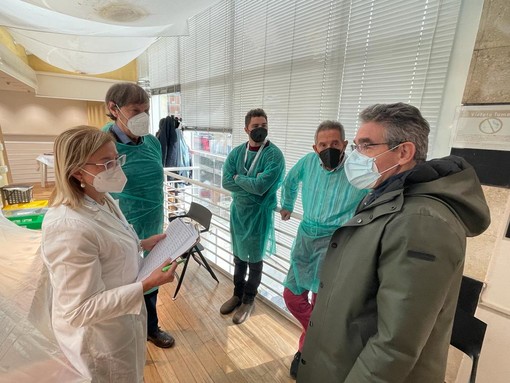 Recco: continuano le vaccinazioni nel mini hub allestito nella Biblioteca civica Recco: continuano le vaccinazioni nel mini hub allestito nella Biblioteca civica