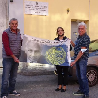 Raccolta firme sui referendum per la giustizia giusta nel carcere di Chiavari (FOTO)