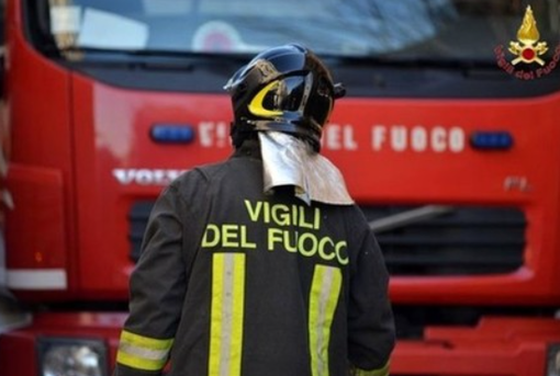 Genova, a fuoco un motorino parcheggiato all'Acquasola