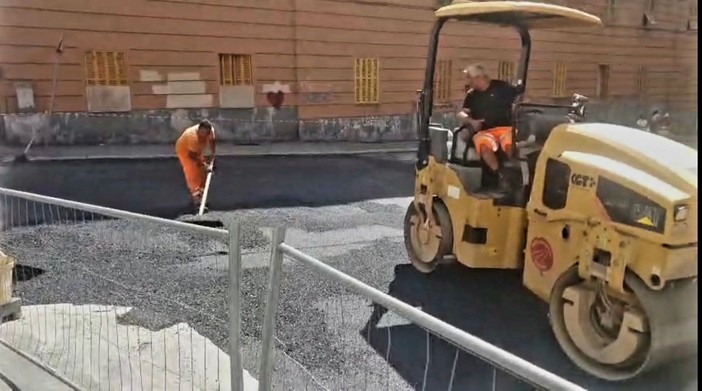 Via Torti riaperta in direzione levante, resta chiusa verso ponente: viabilità verso la normalità Via Torti riaperta in direzione levante, resta chiusa verso ponente: viabilità verso la normalità