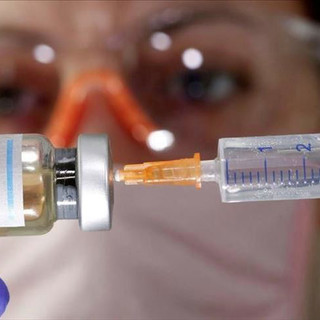 Danni perpetui a causa del vaccino anti covid: sarà risarcita con settecento euro al mese
