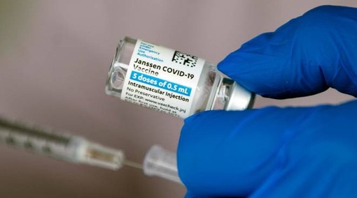 Ricoverato al San Martino un 34enne imperiese per sospetta trombosi: era stato vaccinato con 'Johnson & Johnson' a Ventimiglia Ricoverato al San Martino un 34enne imperiese per sospetta trombosi: era stato vaccinato con 'Johnson & Johnson' a Ventimiglia