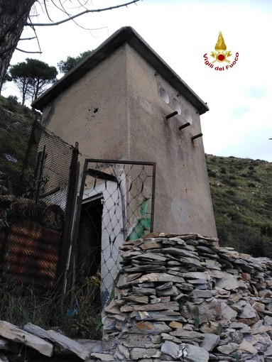 I vigili del fuoco recuperano un corpo mummificato sulle pendici del Monte Moro I vigili del fuoco recuperano un corpo mummificato sulle pendici del Monte Moro