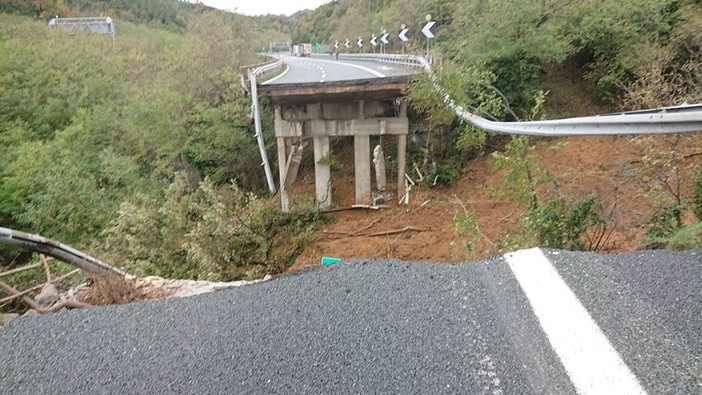 Crolla viadotto della A6 tra Savona e Altare