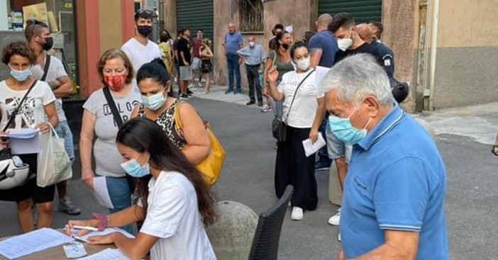 Open day nelle farmacie: la corsa al vaccino non si ferma, scorte esaurite a Sestri Ponente