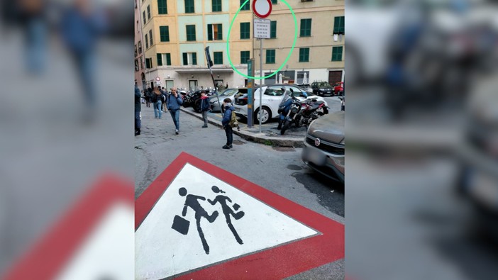 Sicurezza per gli studenti del Convitto Colombo, installata la nuova segnaletica orizzontale in via Bellucci