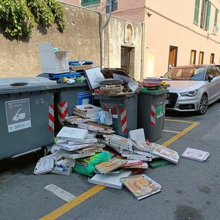 Bidoni poco capienti e cartoni della pizza a terra, così si è svegliata Vernazzola