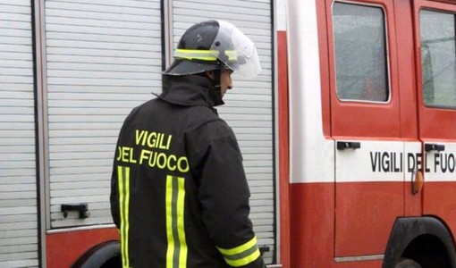 Incendio a Neirone nella notte: bosco distrutto, un'abitazione salvata dai vigili del fuoco Incendio a Neirone nella notte: bosco distrutto, un'abitazione salvata dai vigili del fuoco