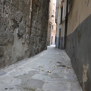 Spaccia hashish nei vicoli, 35enne arrestato dai carabinieri