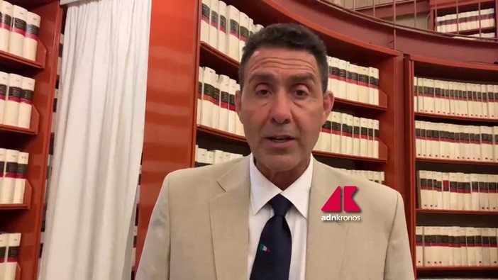 Vannacci: "A scuola non si studia l'inno d'Italia, bisogna insegnare in classe a essere cittadini"
