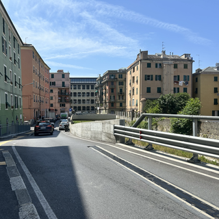 Via Chiaravagna, commercianti e residenti in campo: al via la raccolta firme per il ritorno della fermata dei bus 53 e 170