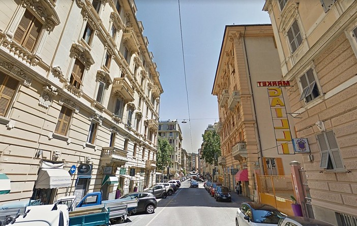 "Mia madre aggredita con coltello e sbattuta al muro con denti rotti": la rapina in un negozio di via Trebisonda "Mia madre aggredita con coltello e sbattuta al muro con denti rotti": la rapina in un negozio di via Trebisonda