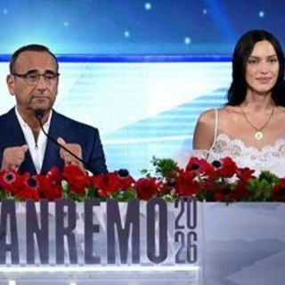 Sanremo 2026, ironia Conti su ascolti: "Sembra estate, capisco perché si abbassi platea tv..." Sanremo 2026, ironia Conti su ascolti: "Sembra estate, capisco perché si abbassi platea tv..."