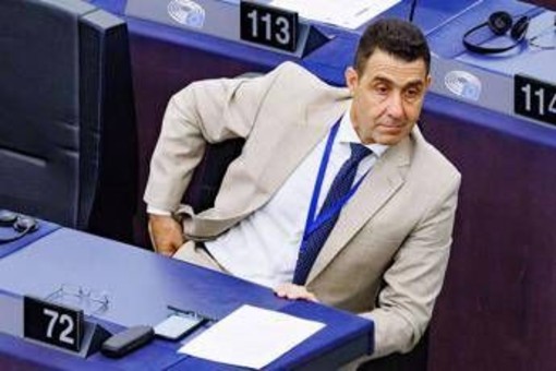 Ucraina, Vannacci contro Zelensky: "Ricatta l'Europa e vuole 70 miliardi"