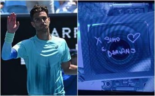 Australian Open, la commovente dedica di Musetti a coach Tartarini: "Per Simone e Damiano" Australian Open, la commovente dedica di Musetti a coach Tartarini: "Per Simone e Damiano"