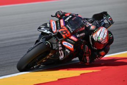 MotoGp, pole record di Bezzecchi ad Aragon: la griglia di partenza MotoGp, pole record di Bezzecchi ad Aragon: la griglia di partenza