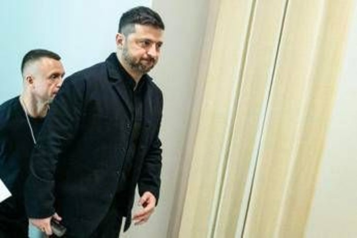 Ucraina-Russia-Usa, oggi vertice trilaterale negli Emirati. Zelensky: "Nodo Donbass resta"