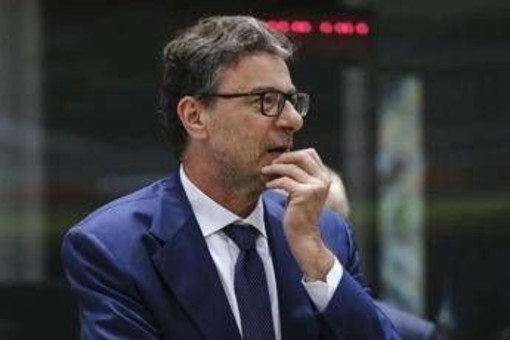 Manovra, Giorgetti: "Tutela i redditi medi e mantiene i conti in ordine"