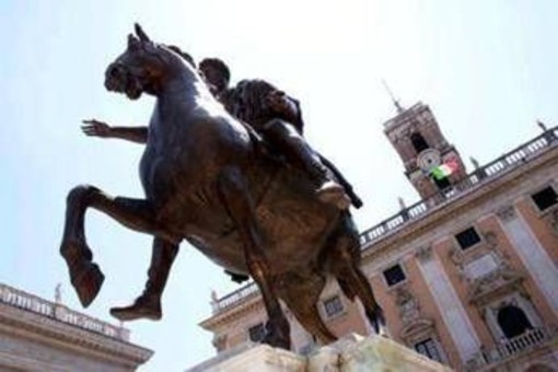 Roma Capitale, primo via libera a riforma costituzionale. Pd si astiene, Meloni: "Amarezza e stupore"