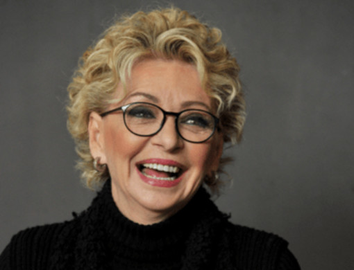 Bonaccorti, i funerali a Roma: le parole di Renato Zero, la folla a piazza del Popolo e l'affetto degli amici Bonaccorti, i funerali a Roma: le parole di Renato Zero, la folla a piazza del Popolo e l'affetto degli amici