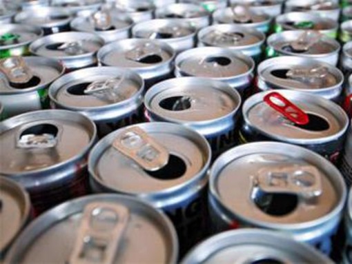 Energy drink e adolescenti, studio pediatri: "4 su 10 cominciano prima dei 12 anni" Energy drink e adolescenti, studio pediatri: "4 su 10 cominciano prima dei 12 anni"
