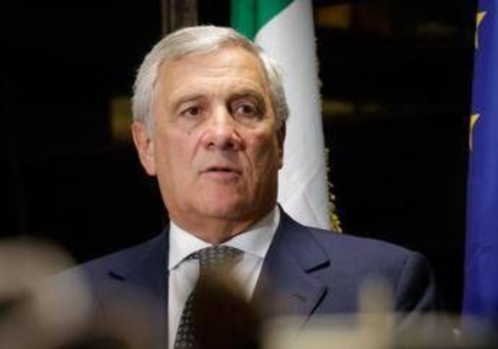 Tajani: "Mi spiace che mie parole siano state fraintese, mi scuso, mai offeso le donne"