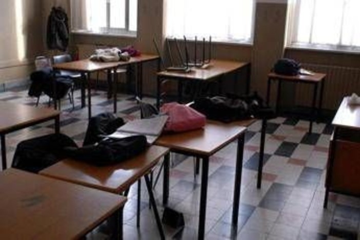 Violenza contro i prof da Roma a Lamezia Terme, la psicologa: "Alto rischio di emulazione" Violenza contro i prof da Roma a Lamezia Terme, la psicologa: "Alto rischio di emulazione"