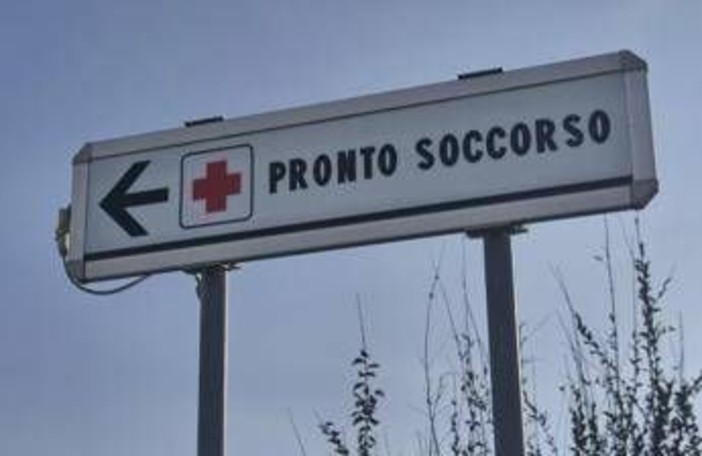 Auto contro un muretto nel Barese, morti fratello e sorella Auto contro un muretto nel Barese, morti fratello e sorella