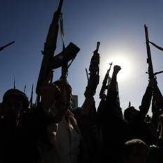 Riad: "Houthi responsabili attacco aeroporto, reagiremo". Raid sauditi contro i ribelli in Yemen