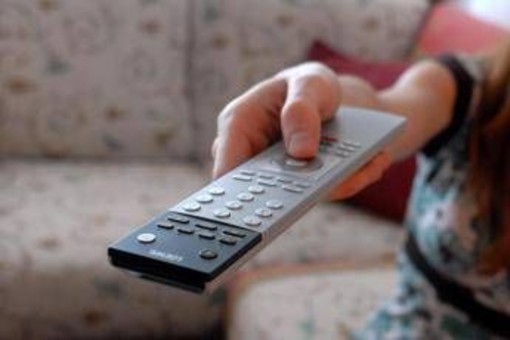 Ascolti tv, 22 gennaio: 'Don Matteo' su Rai1 vince prime time e 'Striscia' torna al 18.6% Ascolti tv, 22 gennaio: 'Don Matteo' su Rai1 vince prime time e 'Striscia' torna al 18.6%