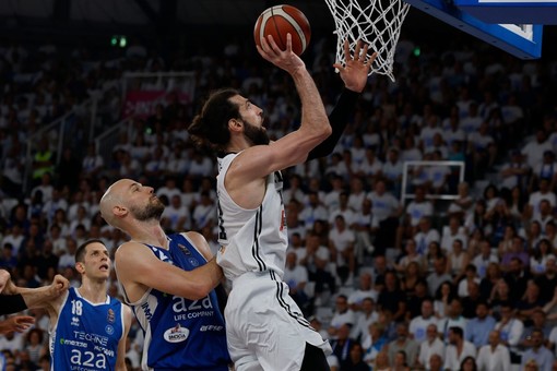 Bologna vince a Brescia, Virtus campione d’Italia Bologna vince a Brescia, Virtus campione d’Italia