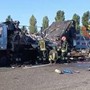 Tir in fiamme sulla Tangenziale ovest di Milano all'altezza di Rozzano, carreggiata chiusa