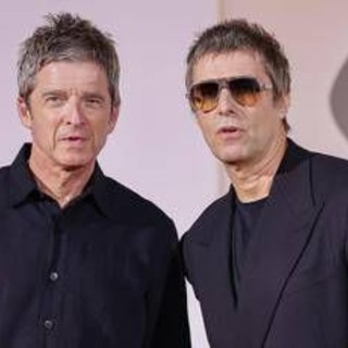 Oasis in tour, la guerra dei biglietti e i messaggi di Liam Gallagher: "Buona fortuna. Siate gentili e non cattivi"