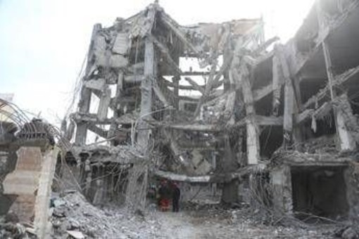 Iran risponde a ultimatum di Trump: "Stretto di Hormuz sarà chiuso se Usa attaccano centrali" - La diretta