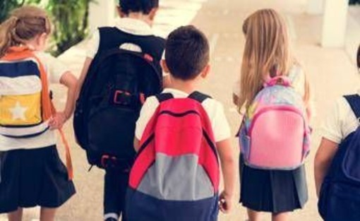 Video choc in classe sui maltrattamenti degli animali, attivisti vegani cacciati da scuola primaria Video choc in classe sui maltrattamenti degli animali, attivisti vegani cacciati da scuola primaria