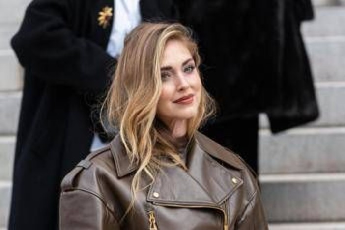 Chiara Ferragni litiga con un hater: "Potete smetterla di giudicare le madri?" Chiara Ferragni litiga con un hater: "Potete smetterla di giudicare le madri?"