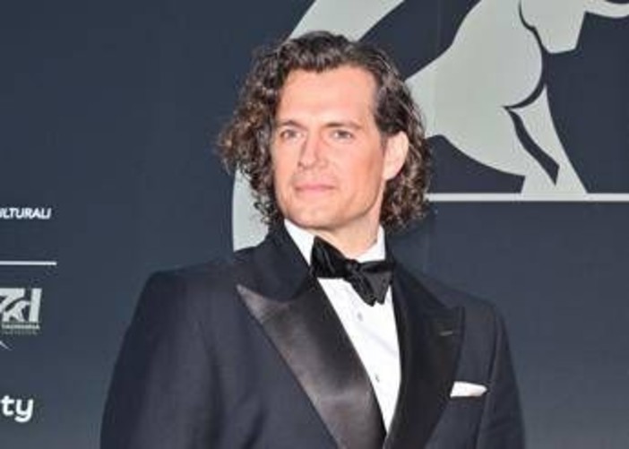 Henry Cavill è Highlander, ecco le prime immagini del nuovo film Henry Cavill è Highlander, ecco le prime immagini del nuovo film