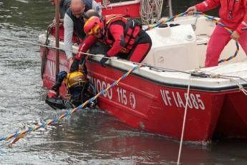 Reggio Emilia, fa il bagno nel torrente con gli amici ma non riemerge: morto 14enne Reggio Emilia, fa il bagno nel torrente con gli amici ma non riemerge: morto 14enne