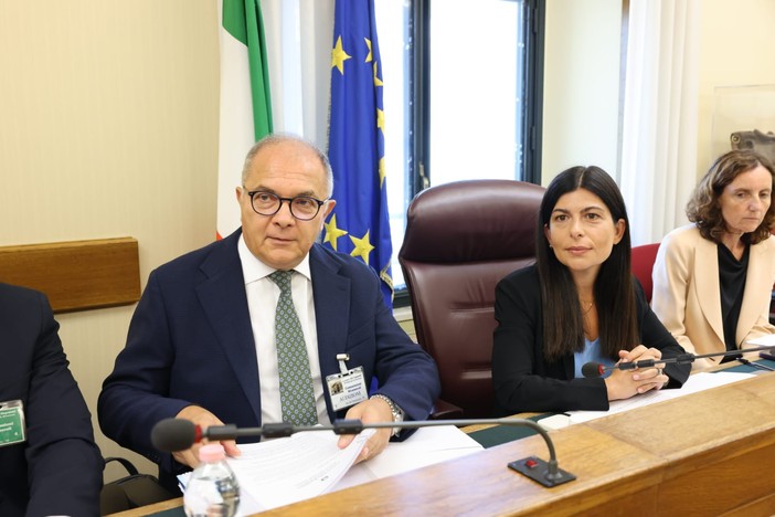 De Lucia “Cosa nostra cerca armi da guerra e droni lanciamine” De Lucia “Cosa nostra cerca armi da guerra e droni lanciamine”