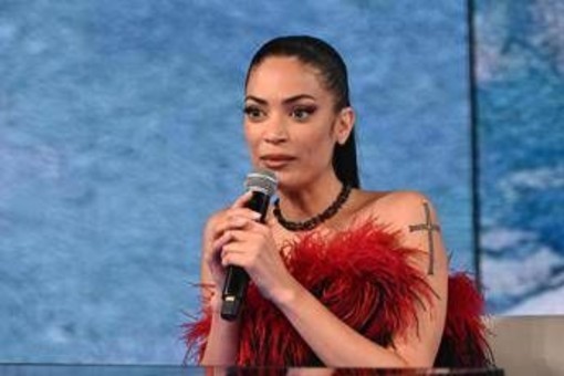 Elodie, l'imbarazzo a 'Che tempo che fa': &quot;Con Andrea Iannone stiamo benissimo, ma...&quot;