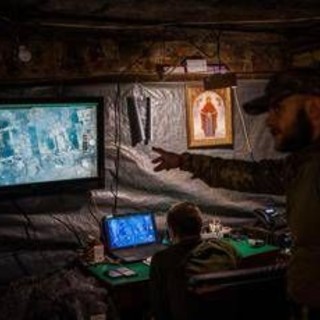 Guerra Ucraina-Russia, pioggia di droni su Mosca: Kiev sospende gli attacchi alle raffinerie dopo le pressioni di Trump