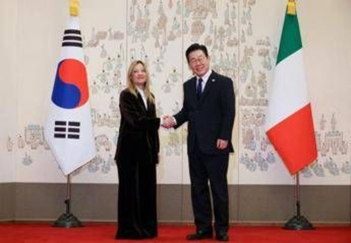 Meloni in Corea del Sud, vede Lee: "Rafforzare dialogo e cooperazione" Meloni in Corea del Sud, vede Lee: "Rafforzare dialogo e cooperazione"
