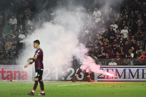 Caos all’Arechi, sospesa Salernitana-Samp: campani verso la C Caos all’Arechi, sospesa Salernitana-Samp: campani verso la C